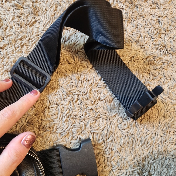 Wild Fable Black Fanny Pack - Picture 3 of 5